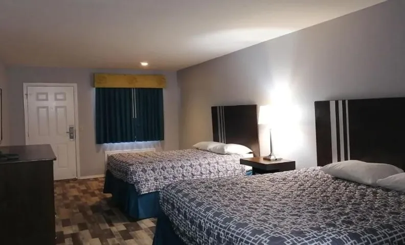Riata Inn - Crystal City