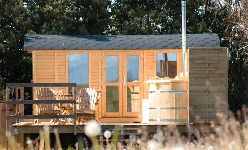 L'enclave Insolite - Cabanes avec Piscine et Bains Nordiques