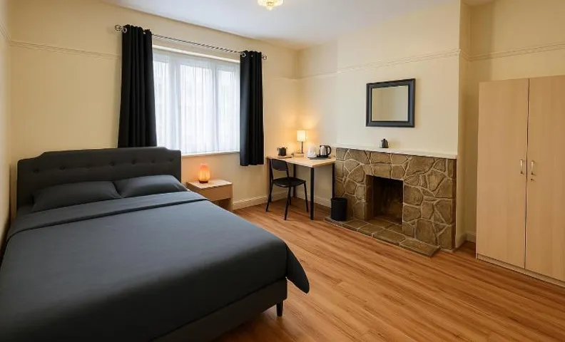 Cosy Double Room in Harrow & Wealdstone - Desk,Fast Free Wi-Fi,Near Station - 15 mins by train to We