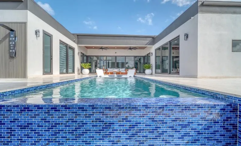 Cozy Modern Villa - Heated Pool & Spa - BBQ - Water View