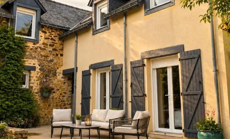 Maison entière - 8 personnes - Jardin - Parking privé -Proche Laval