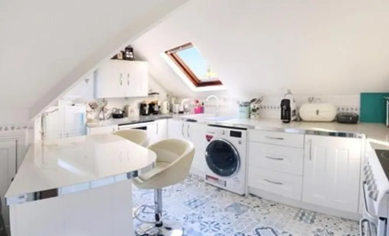 Charming loft sleeps up to 9 with spa option