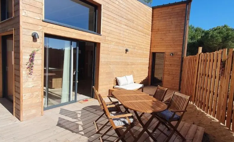 Surf & Sauna Bud House