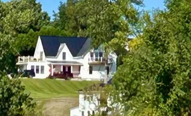 Gray's Manor - Lake Memphremagog