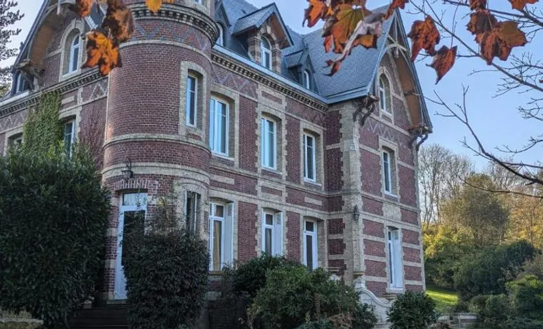 Chambre d'hôte - petit château à la campagne