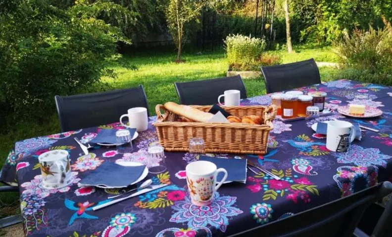 Chambre cocon table d'hôte avec jardin à la campagne le nid qui danse vers Vesoul de 1 à 3 personnes