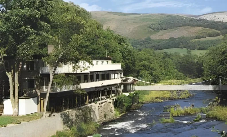 The Chainbridge Hotel