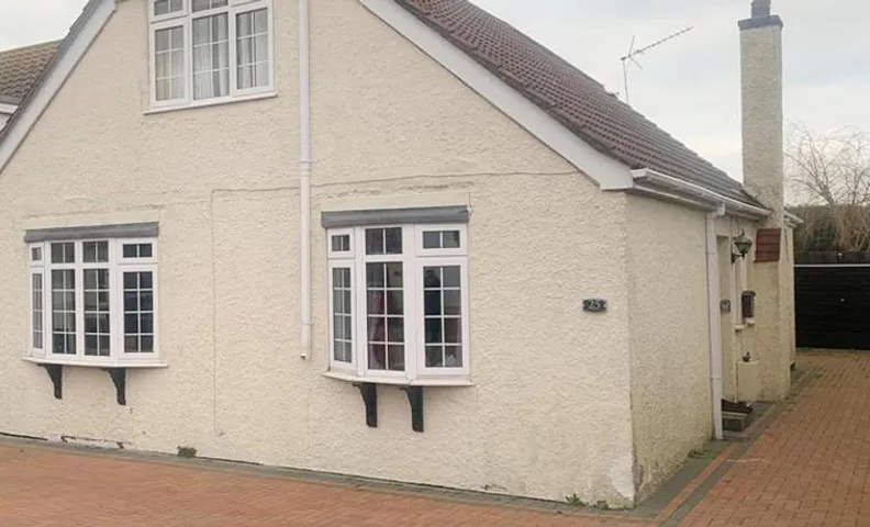 Beachside Family Home Sleeps 8 with Parking
