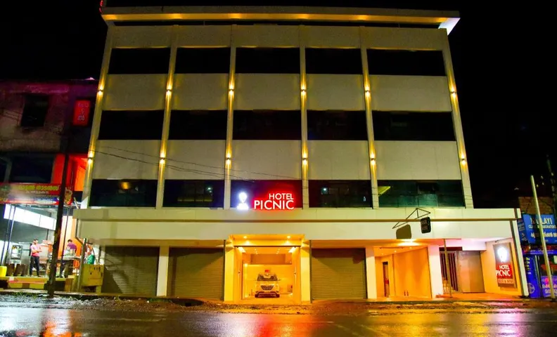 Hotel Picnic, Manjeri