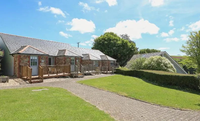 Keepers Lodge, Hillfield Village