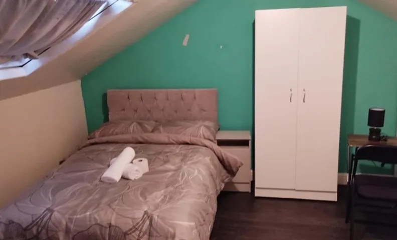 Double-Bed Manchester Close To Bolton City Centre C4