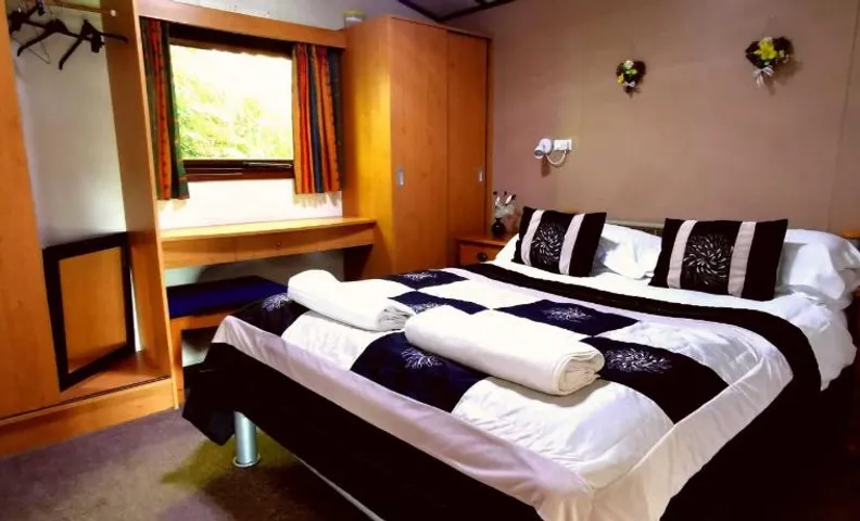 The Raddle Inn Log Cabins