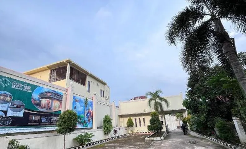 EMER ONE MOSLEM FRIENDLY HOTEL