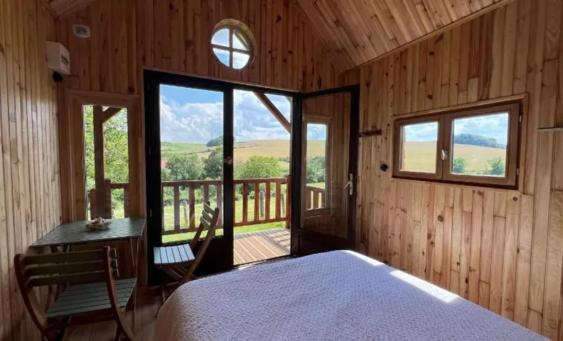 Les cabanes au revers du noitel