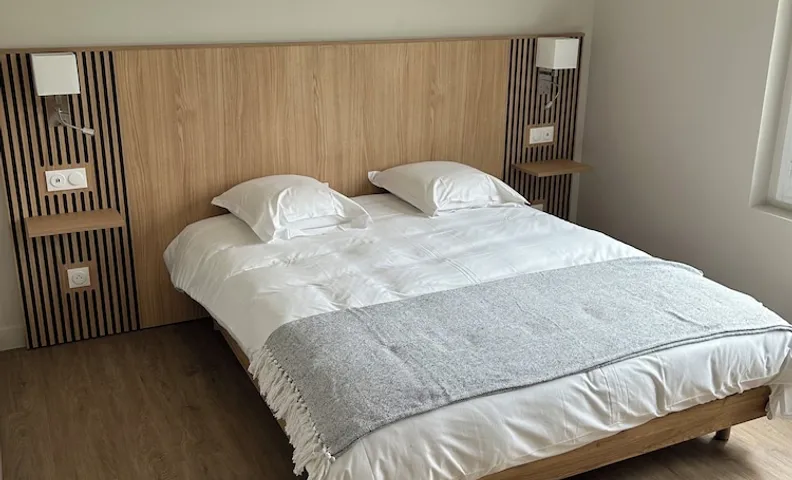 오텔 레스칼 데 아용