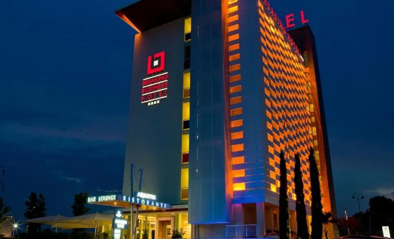 Breaking Business Hotel