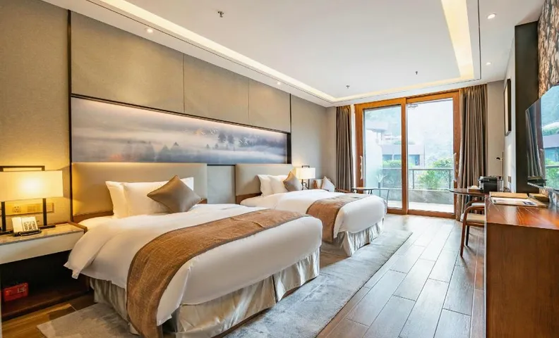 Howard Johnson Lake Serenity Hot Springs Hotel Neijiang