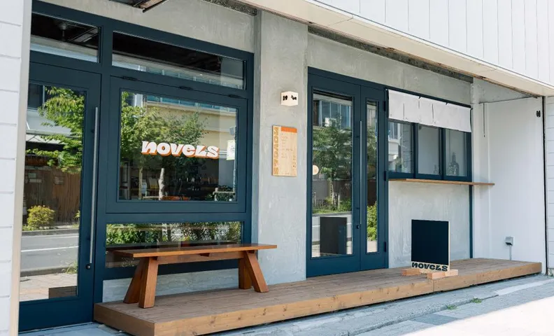 NOVELS Hostel and cafe bar and Books