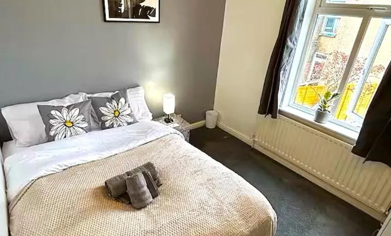 5BR House w Garden Near Stadium