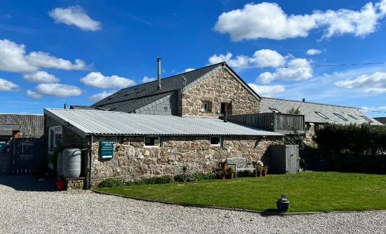 Lands End Hostel and B&B