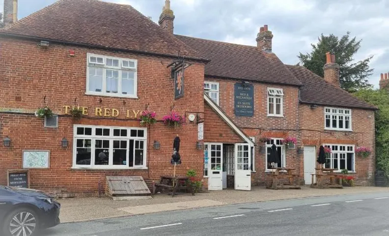 The Red Lyon Slinfold