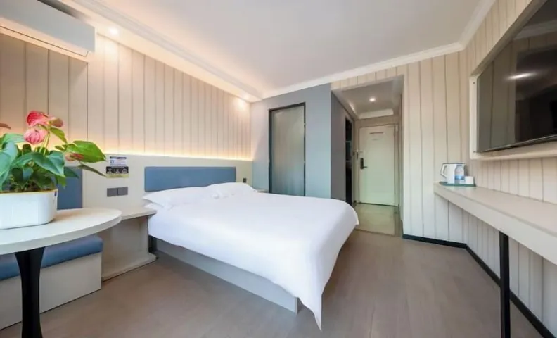 Ribera Cloud Hotel (Shanghai Jinshan Petrochemical Branch)