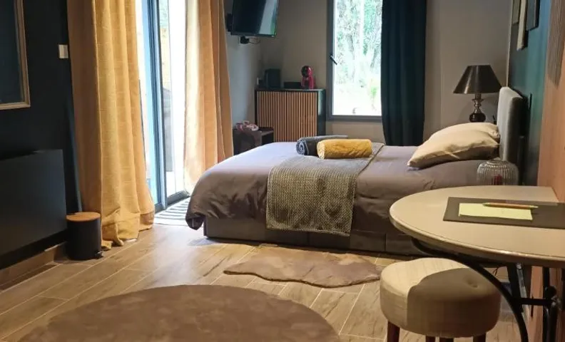 Suite Balnéo en bord de forêt