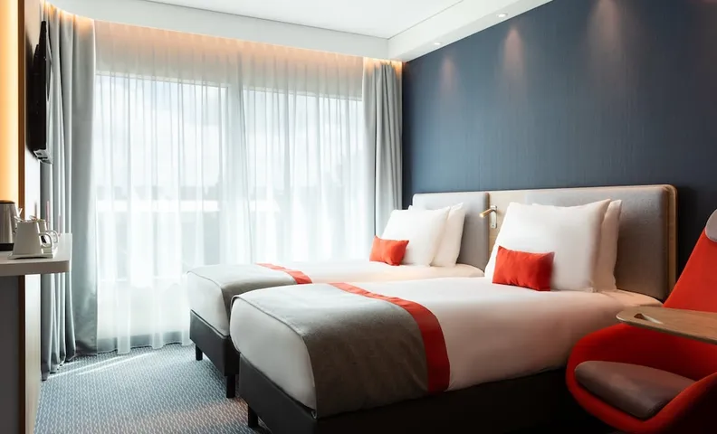 홀리데이 인 익스프레스 알메레 바이 IHG