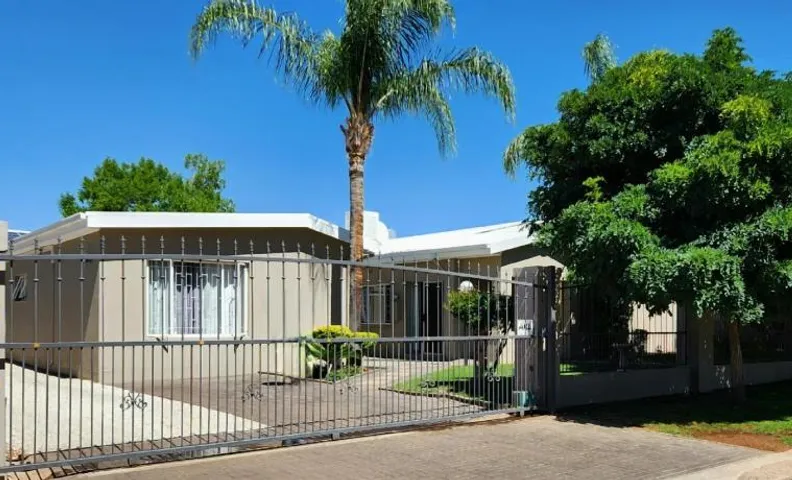 Green Kalahari Guesthouse