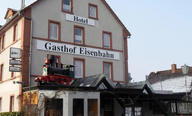 Hotel-Gasthof-Destille-Eisenbahn
