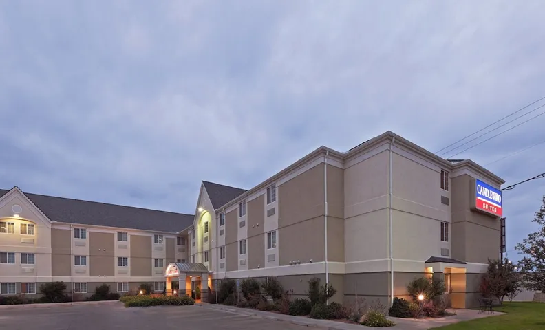 캔들우드 스위트 위치타 폴스, 모린 스트리트 바이 IHG