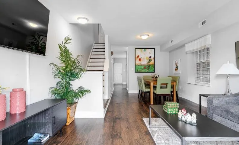 Spacious 6BR Family Sleeps Groups Parking