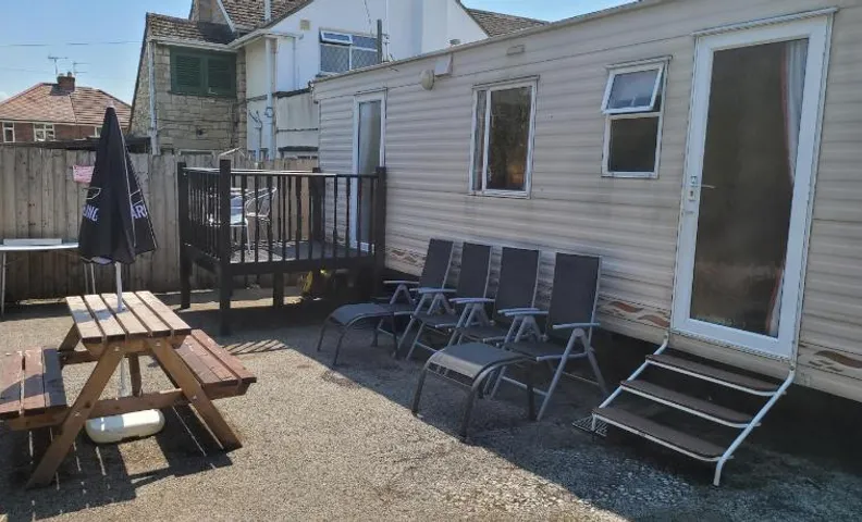 the jackdaw pub SELF CATERING STATIC CARAVAN free breakfast supplied