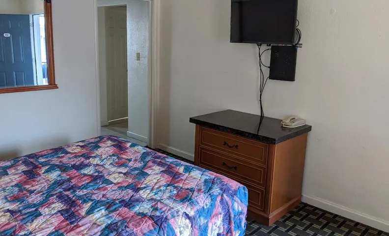 Deluxe Inn