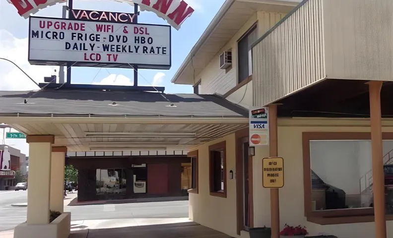 Esquire Inn