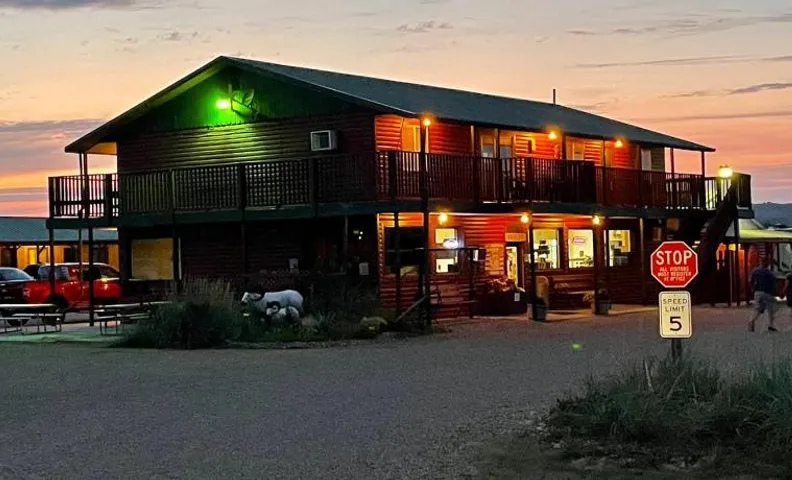 Badlands Hotel & Campground