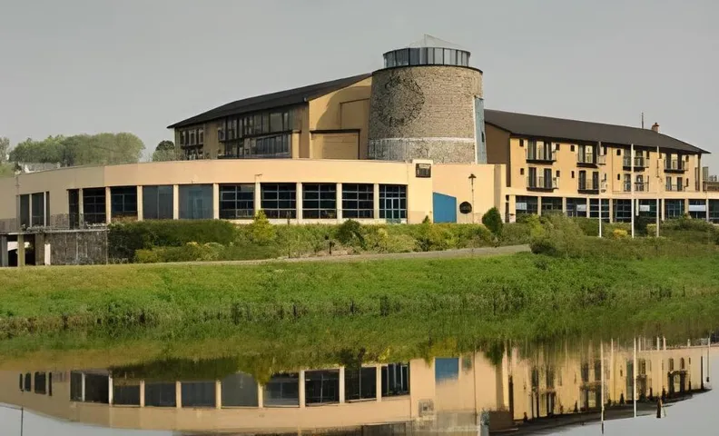 Riverside Park Hotel
