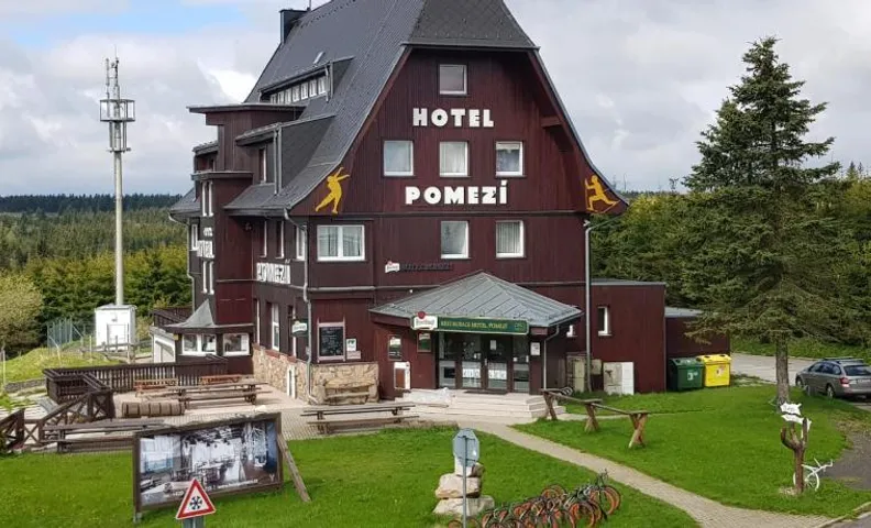 Hotel Pomezi