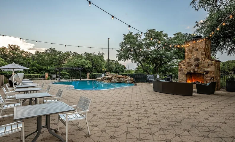 햄프턴 인 & 스위트 뵈르네