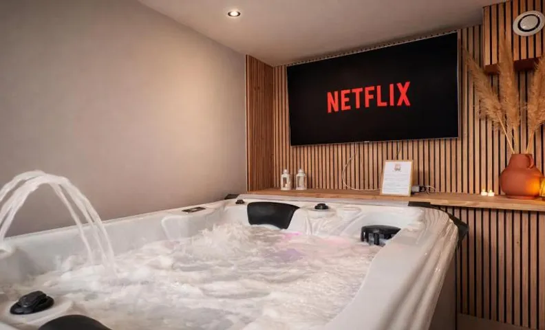 L'Amaryllis, suite romantique Jacuzzi et Parking