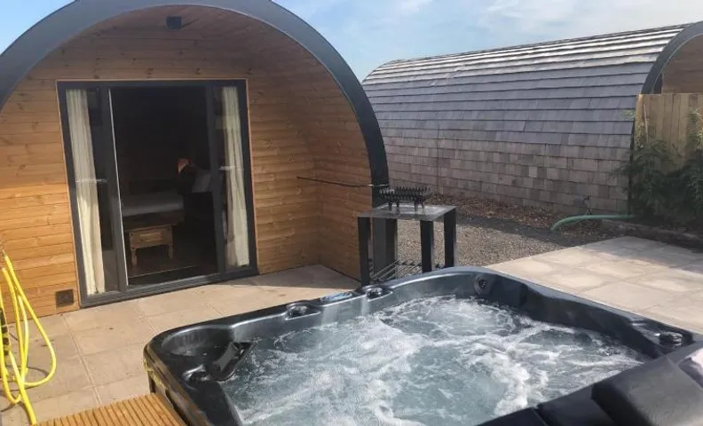 Superior Glamping Pod with Hot Tub