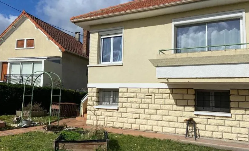 Maison pour 8 personnes avec jardin et à côté Gare RER C & Paris