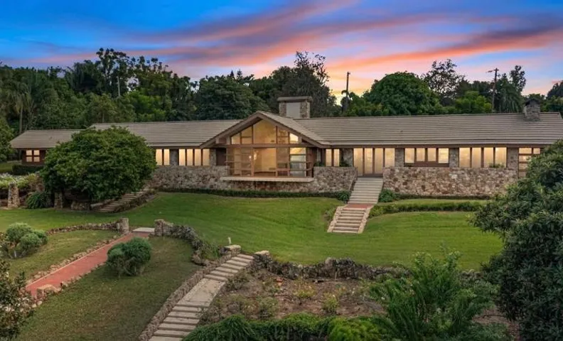 Hotel-Style Private Suite-Lake View-Gardens