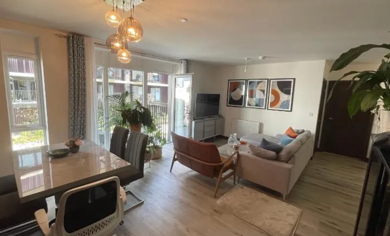 Stunning Spacious Double Room in a Modern shared Flat