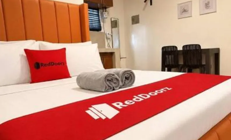 RedDoorz at Staycation Rooms Tibag Tarlac City