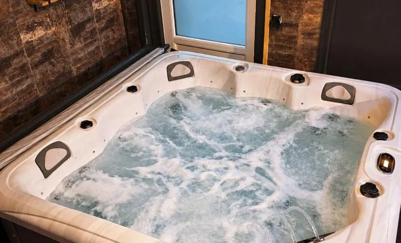 Maison romantique, Spa 5 places, cinéma, karaoké et terrasse privés