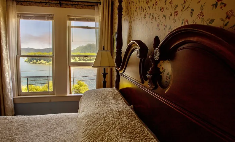 The Historic Requa Inn