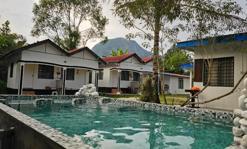 Batu Puteh Chalet by the River, Pool, WIFI