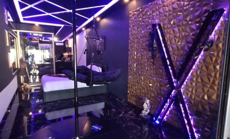 love room mes petits secrets miniac morvan avec jacuzzi privatif