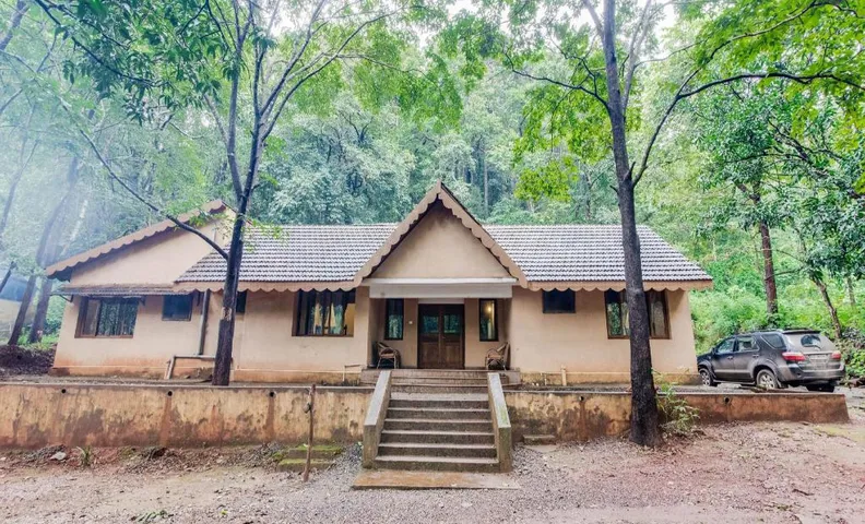 Old Magazine House - Jungle Lodges